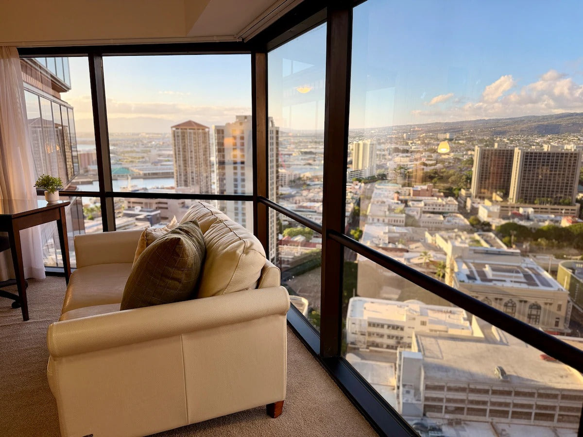 Spacious Honolulu Studio Retreat w/ Parking & AC