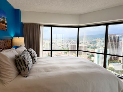 Honolulu Ocean View Condo w/ Free Parking
