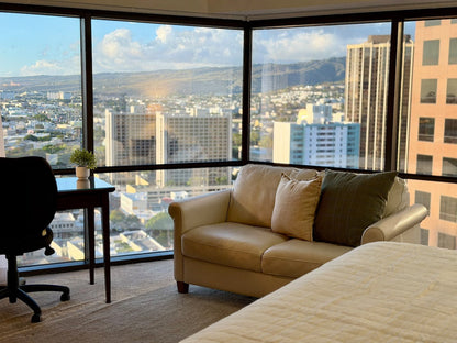 Spacious Honolulu Studio Retreat w/ Parking & AC