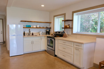 Oceanfront Studio - 100 Foot Wave Getaways