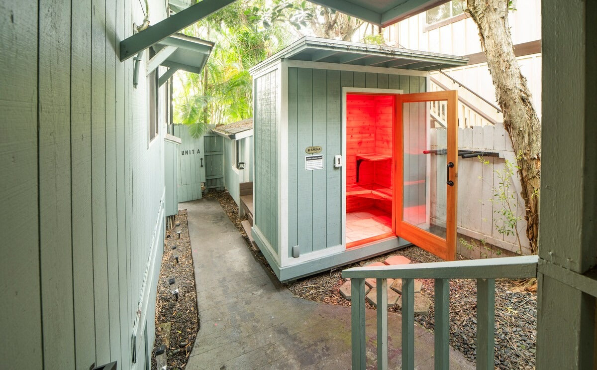 Waimea Bay Studio With Sauna - Walk to beach!