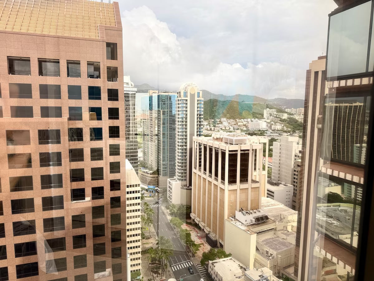 Honolulu Ocean View Condo w/ Free Parking