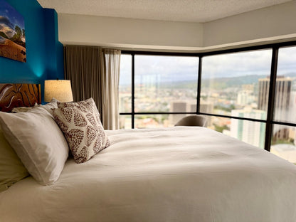 Honolulu Ocean View Condo w/ Free Parking