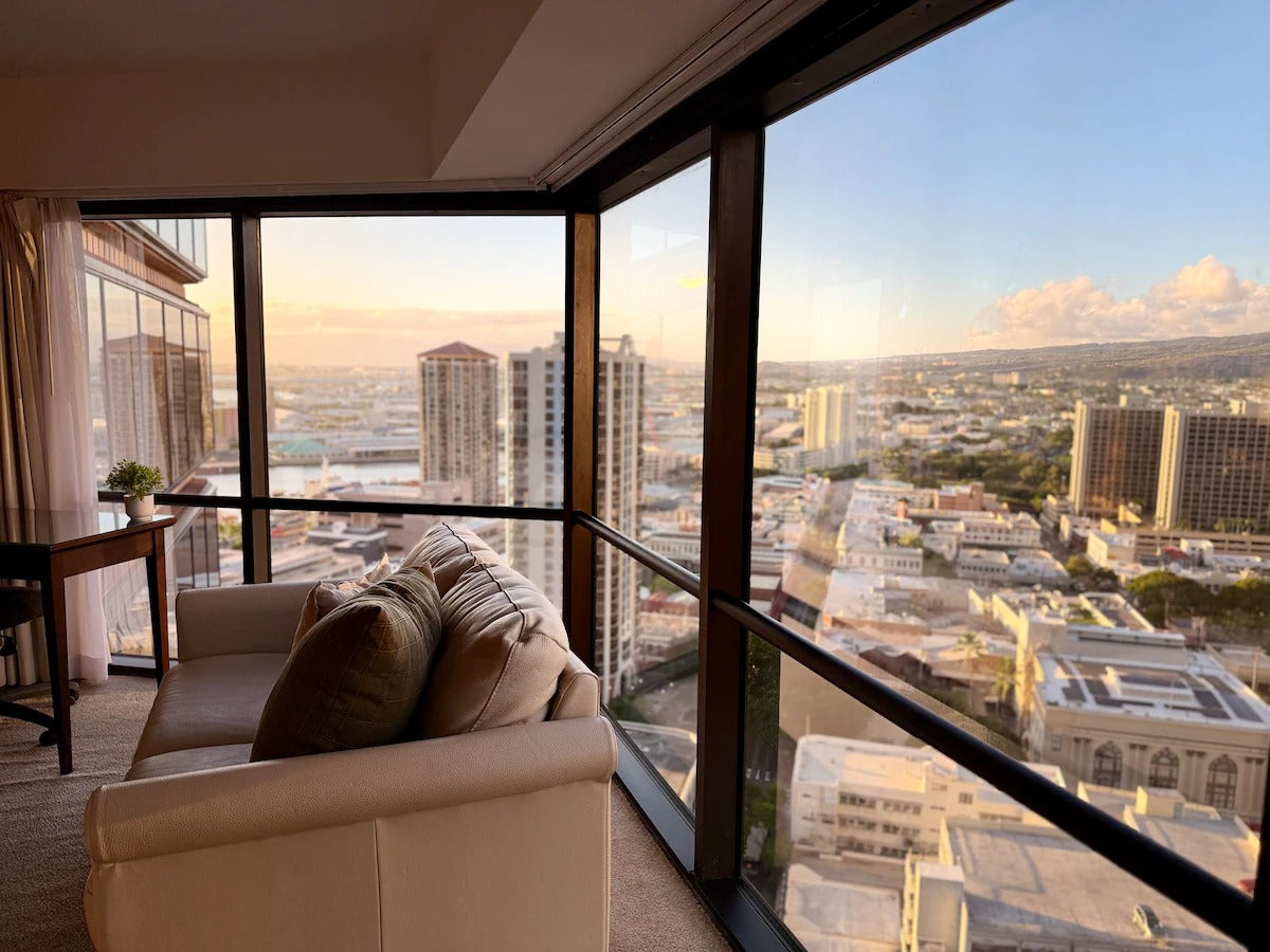 Spacious Honolulu Studio Retreat w/ Parking & AC