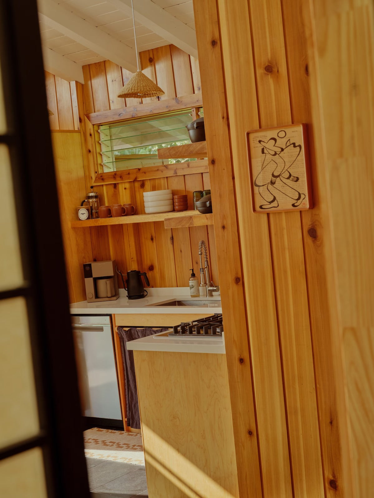The Cedar House - Private Yard and Entrance!