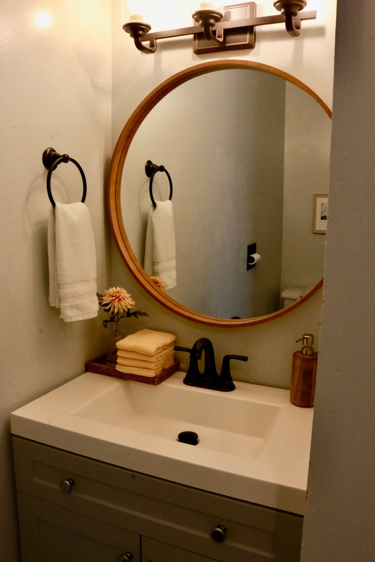 Turtle Bay Bungalow- Parking, AC & Walk to Beach