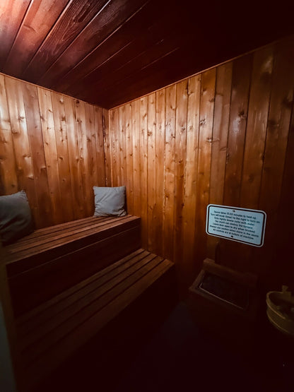 North shore Studio with sauna! - Walk to beach!