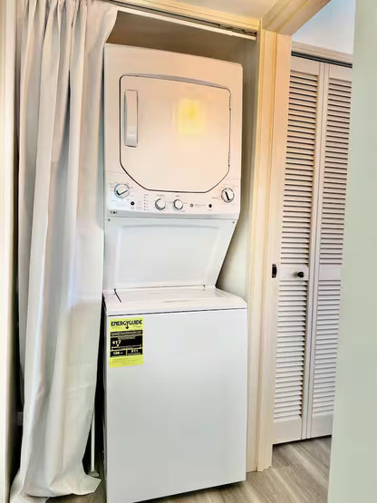 Honolulu Ocean View Condo w/ Free Parking