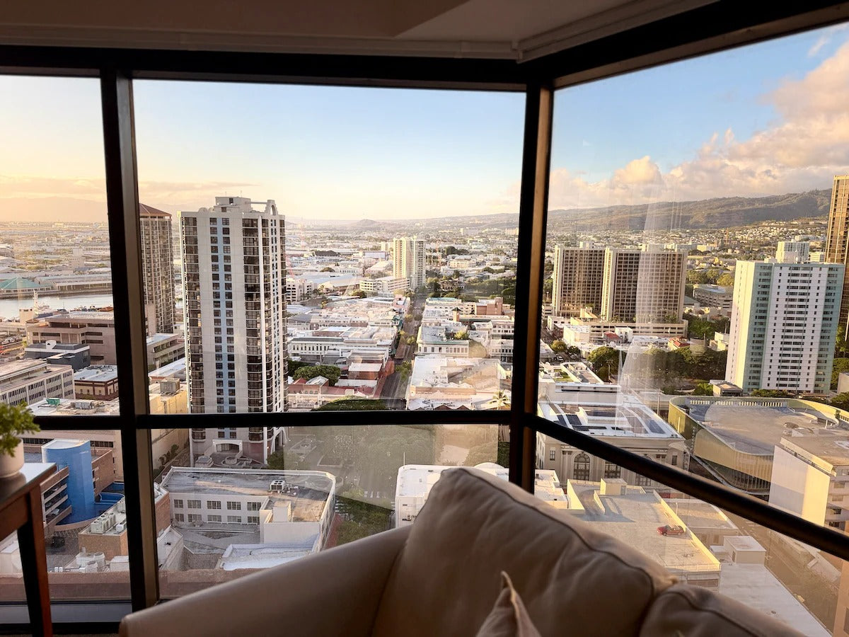 Spacious Honolulu Studio Retreat w/ Parking & AC