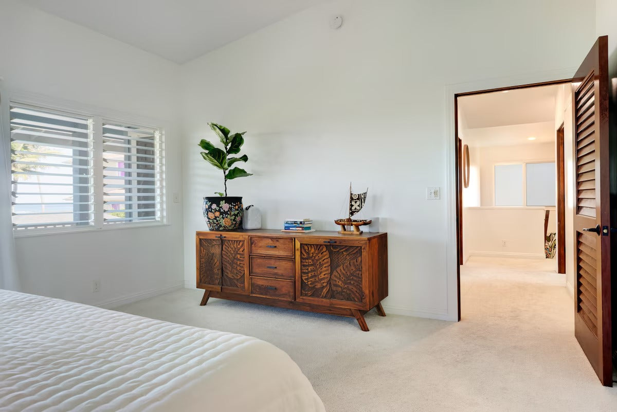 Laʻau Paina Beachfront Estate | House + Cottage