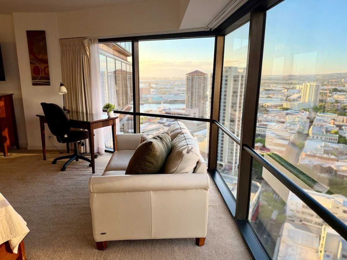 Spacious Honolulu Studio Retreat w/ Parking & AC