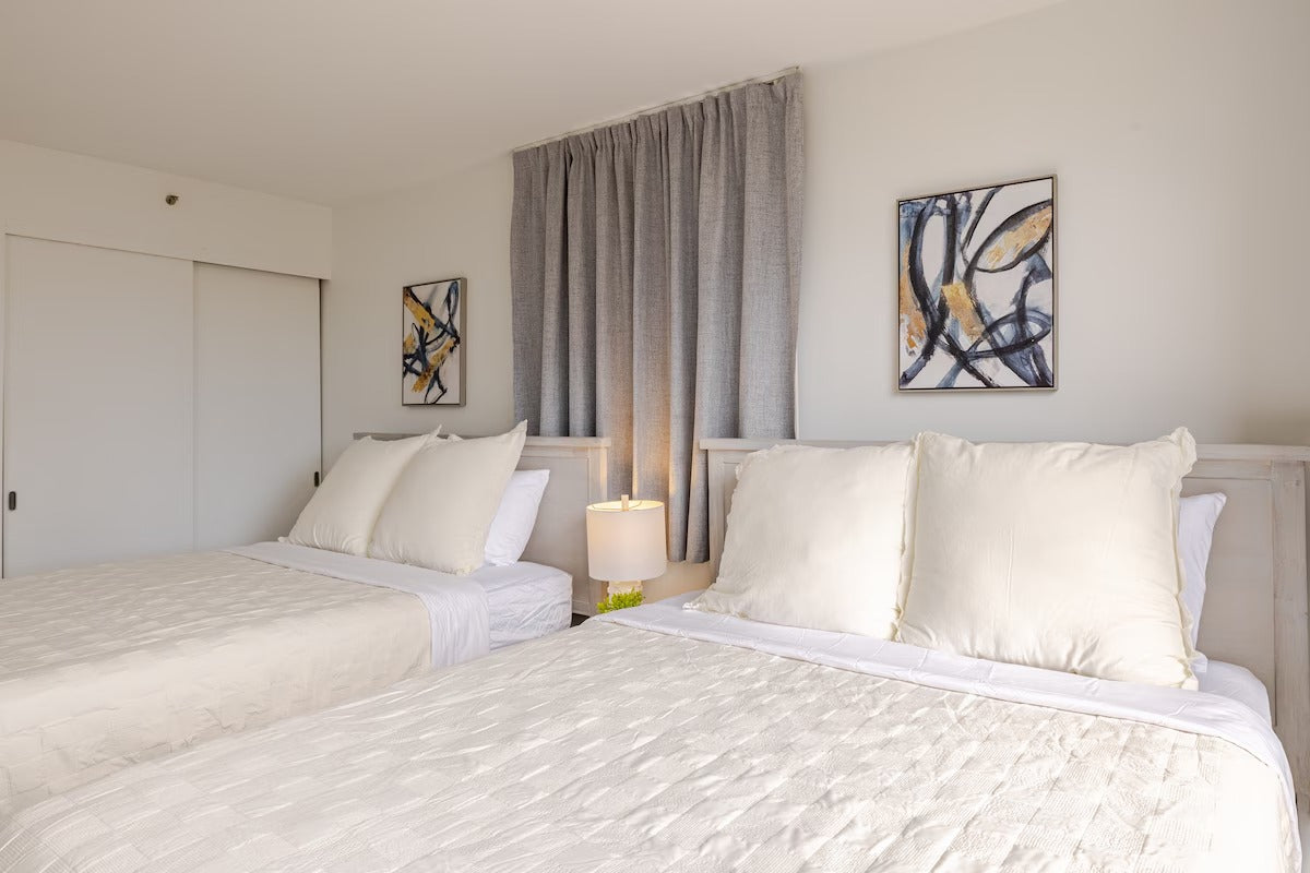 Renovated Waikiki Banyan w/ Diamond Head View