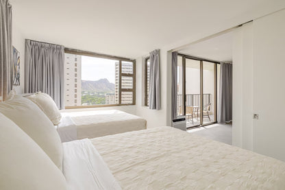 Renovated Waikiki Banyan w/ Diamond Head View