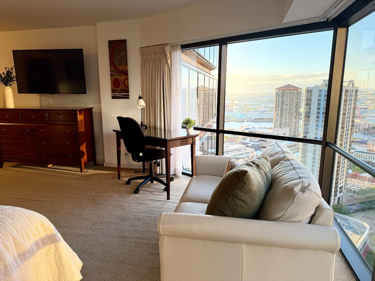 Spacious Honolulu Studio Retreat w/ Parking & AC