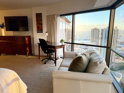 Spacious Honolulu Studio Retreat w/ Parking & AC