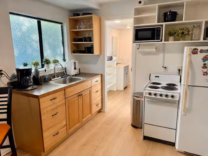Waimea Bay Studio With Sauna - Walk to beach!
