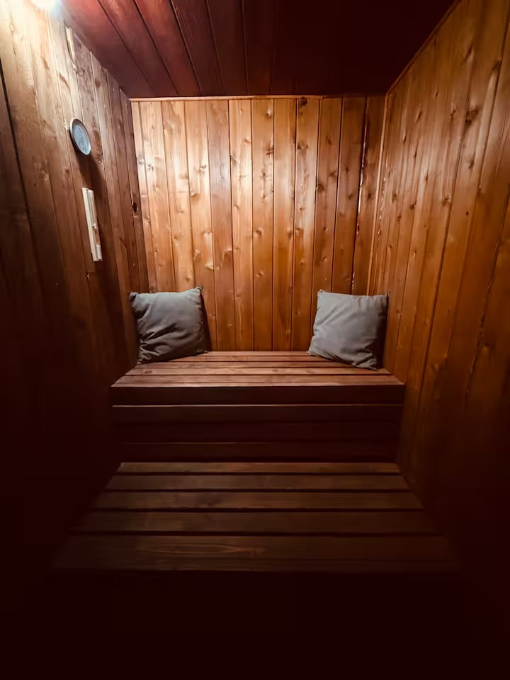 North shore Studio with sauna! - Walk to beach!