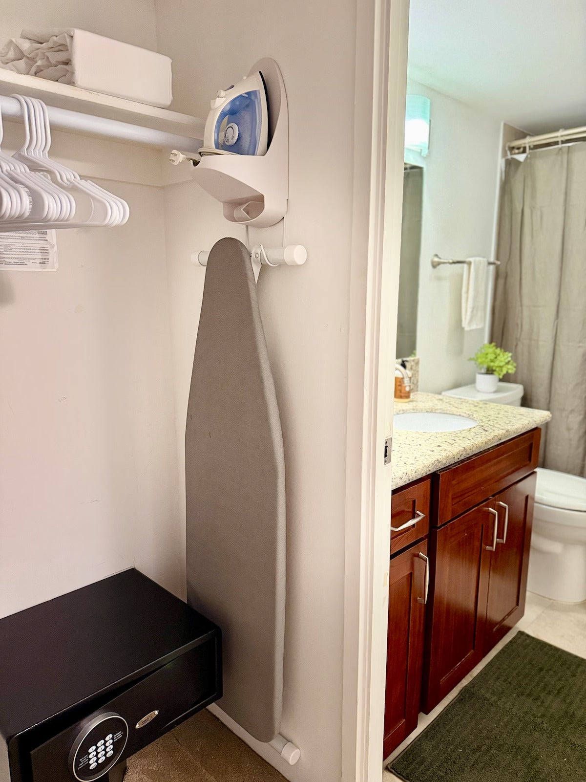 Spacious Honolulu Studio Retreat w/ Parking & AC