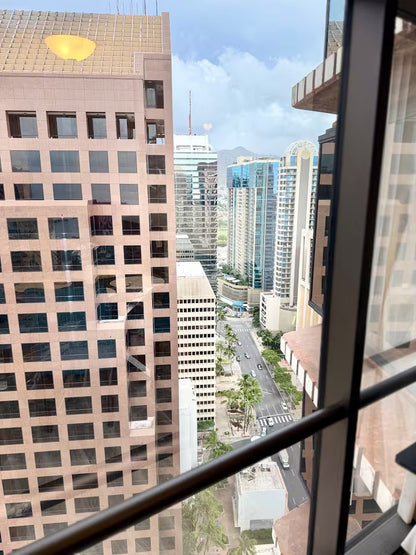 Honolulu Ocean View Condo w/ Free Parking