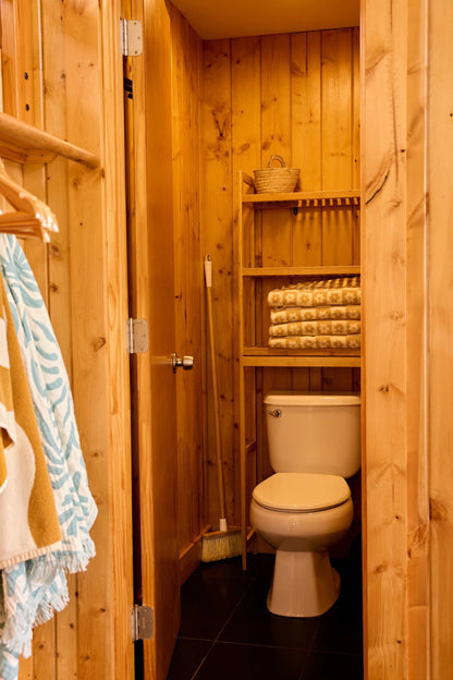 Aloha Surf Cabin - Private Yard and Entrance!