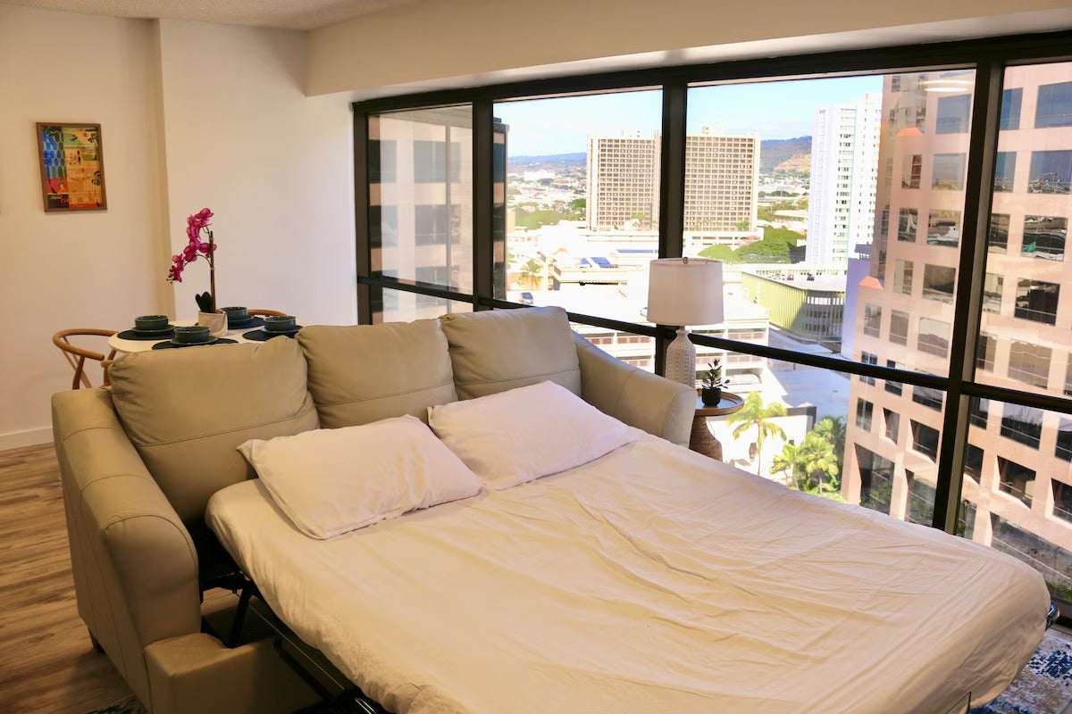 Honolulu Mountain View Condo w/ Free Parking