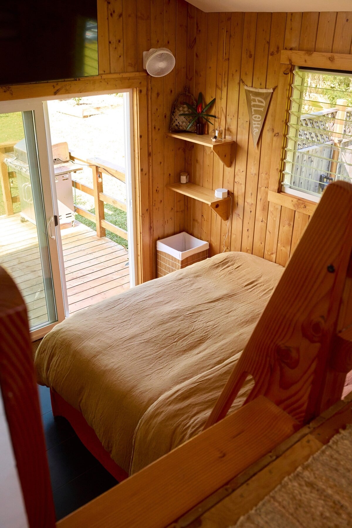 Aloha Surf Cabin - Private Yard and Entrance!