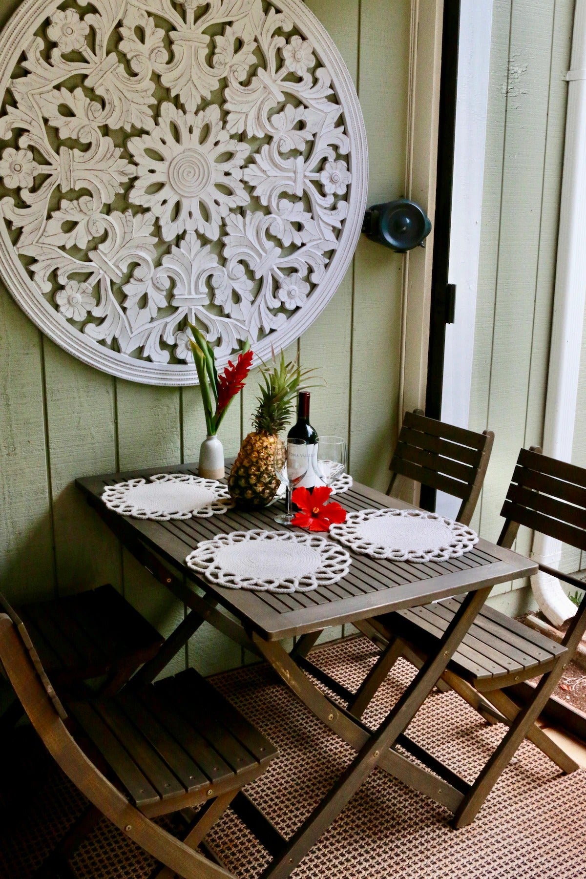 Turtle Bay Bungalow- Parking, AC & Walk to Beach