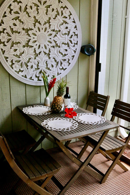 Turtle Bay Bungalow- Parking, AC & Walk to Beach