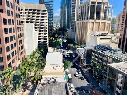 Honolulu Mountain View Condo w/ Free Parking