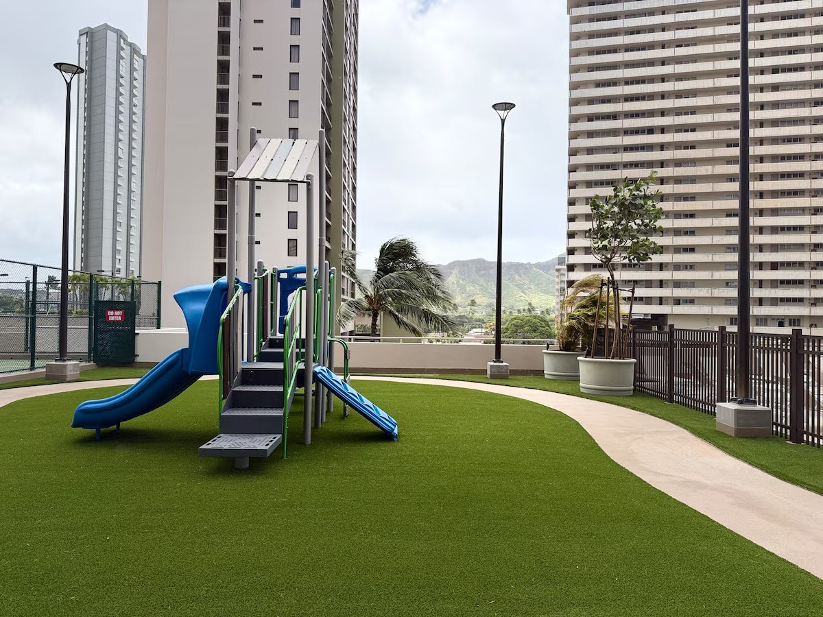 Renovated Waikiki Banyan w/ Diamond Head View