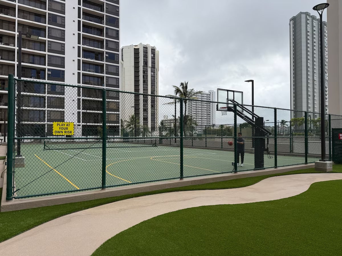 Renovated Waikiki Banyan w/ Diamond Head View
