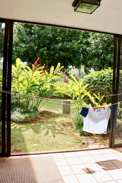 Turtle Bay Bungalow- Parking, AC & Walk to Beach