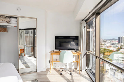 Honolulu Mountain View Condo w/ Free Parking