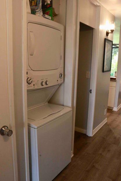 Turtle Bay Bungalow- Parking, AC & Walk to Beach