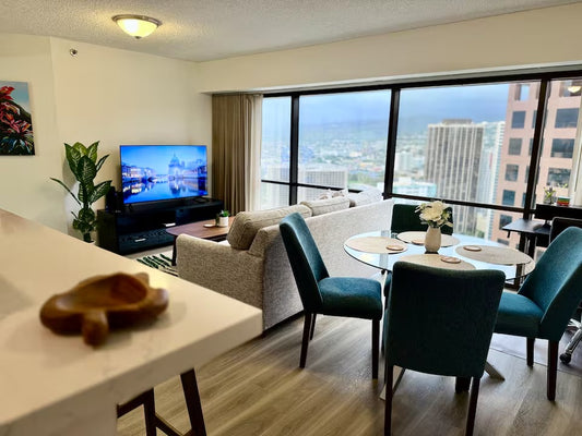 Honolulu Ocean View Condo w/ Free Parking