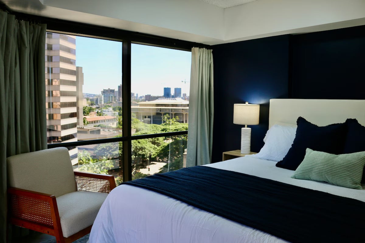 Honolulu Mountain View Condo w/ Free Parking