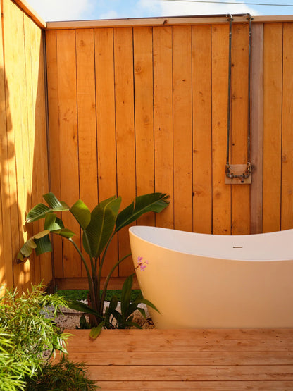 The Cedar House - Private Yard and Entrance!