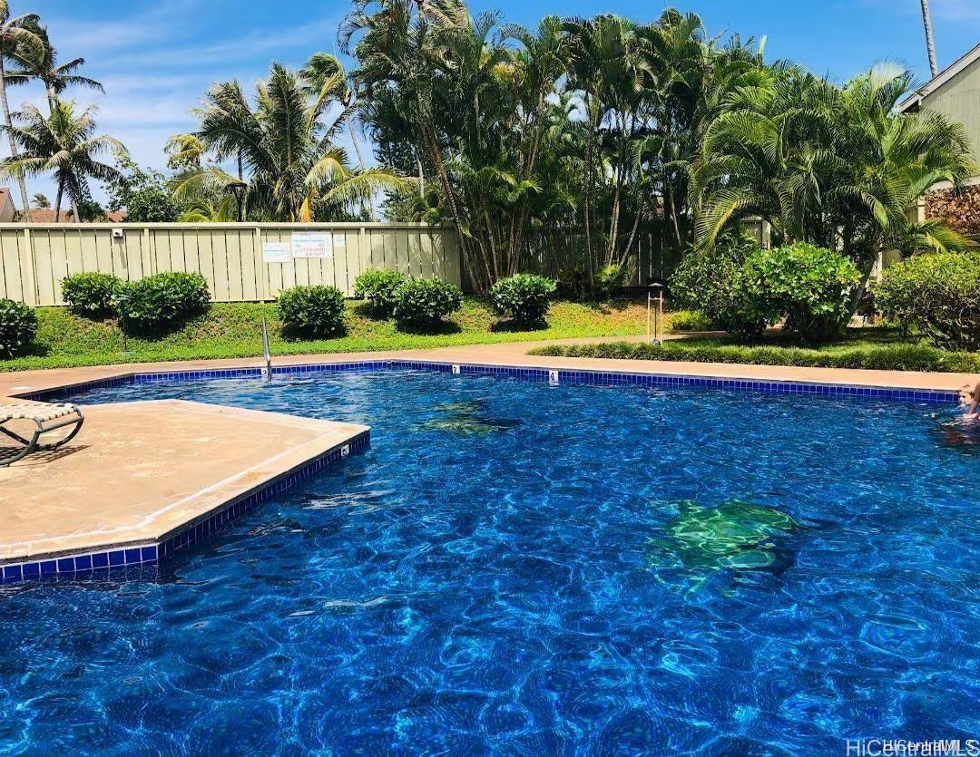 Turtle Bay Bungalow- Parking, AC & Walk to Beach