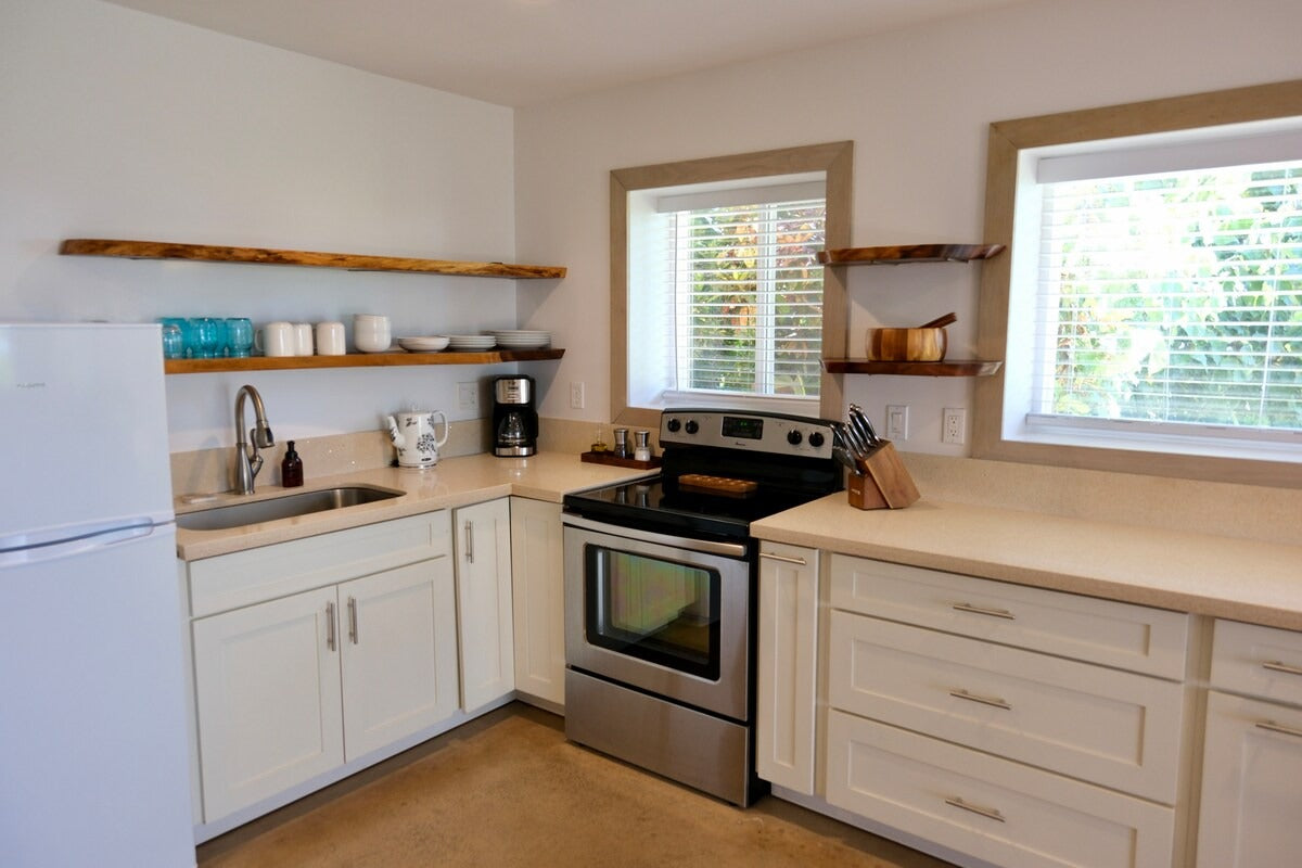 Oceanfront Studio - 100 Foot Wave Getaways
