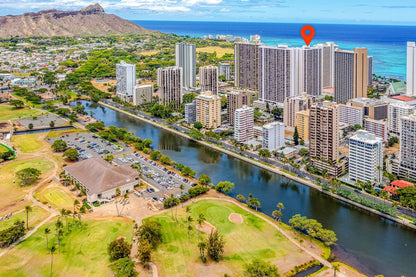 Renovated Waikiki Banyan w/ Diamond Head View