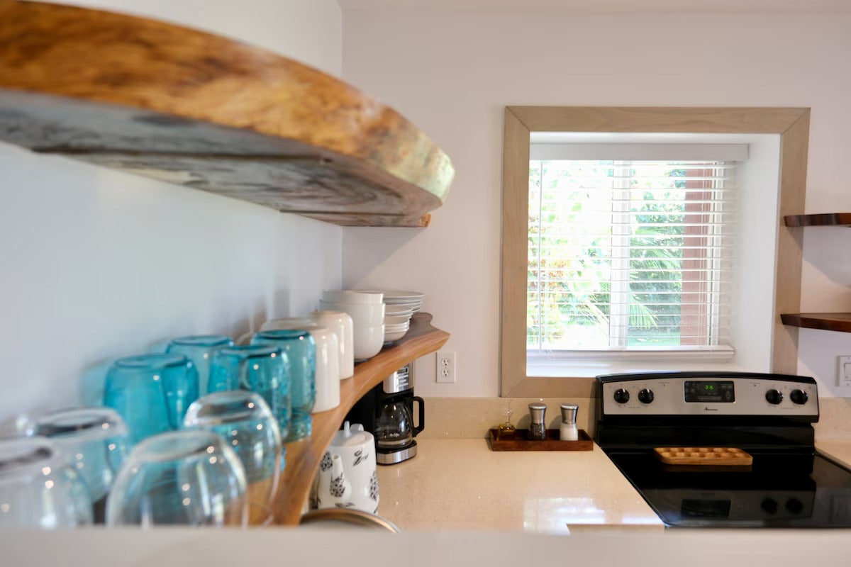 Oceanfront Studio - 100 Foot Wave Getaways