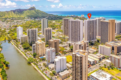 Renovated Waikiki Banyan w/ Diamond Head View