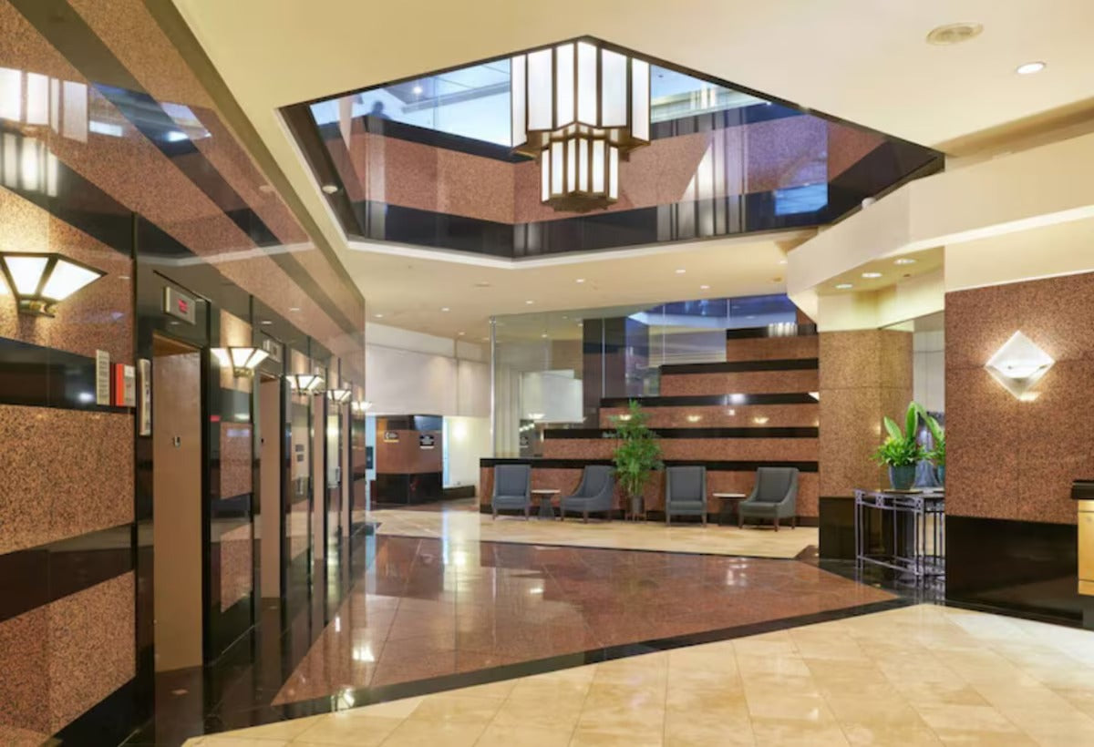 Honolulu Mountain View Condo w/ Free Parking