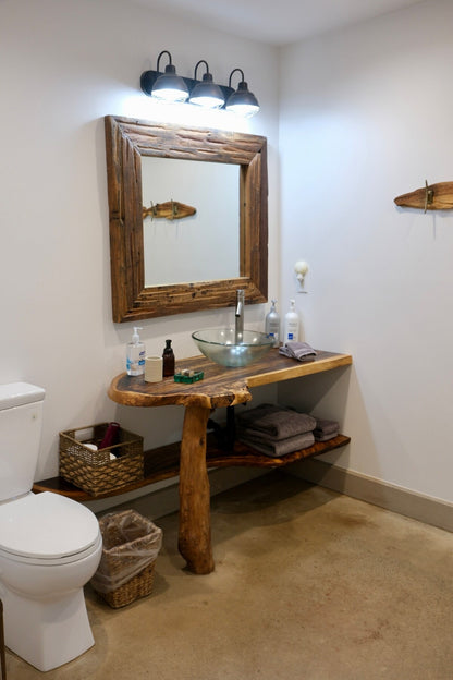 Oceanfront Studio - 100 Foot Wave Getaways