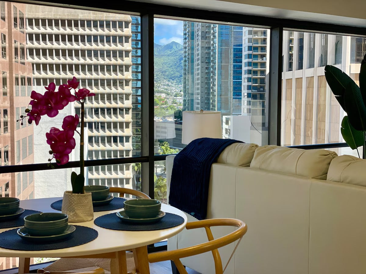 Honolulu Mountain View Condo w/ Free Parking