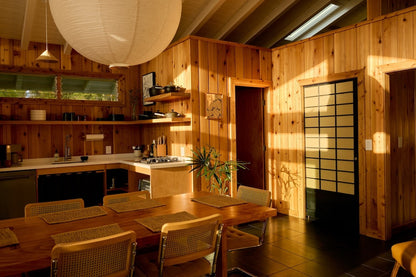 The Cedar House - Private Yard and Entrance!