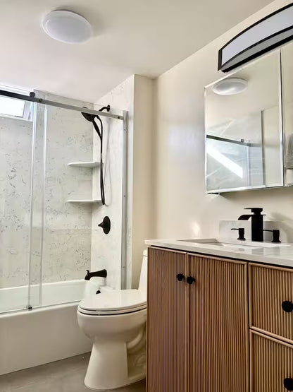 Ocean View Waikiki 2BR Retreat w/ Parking & AC