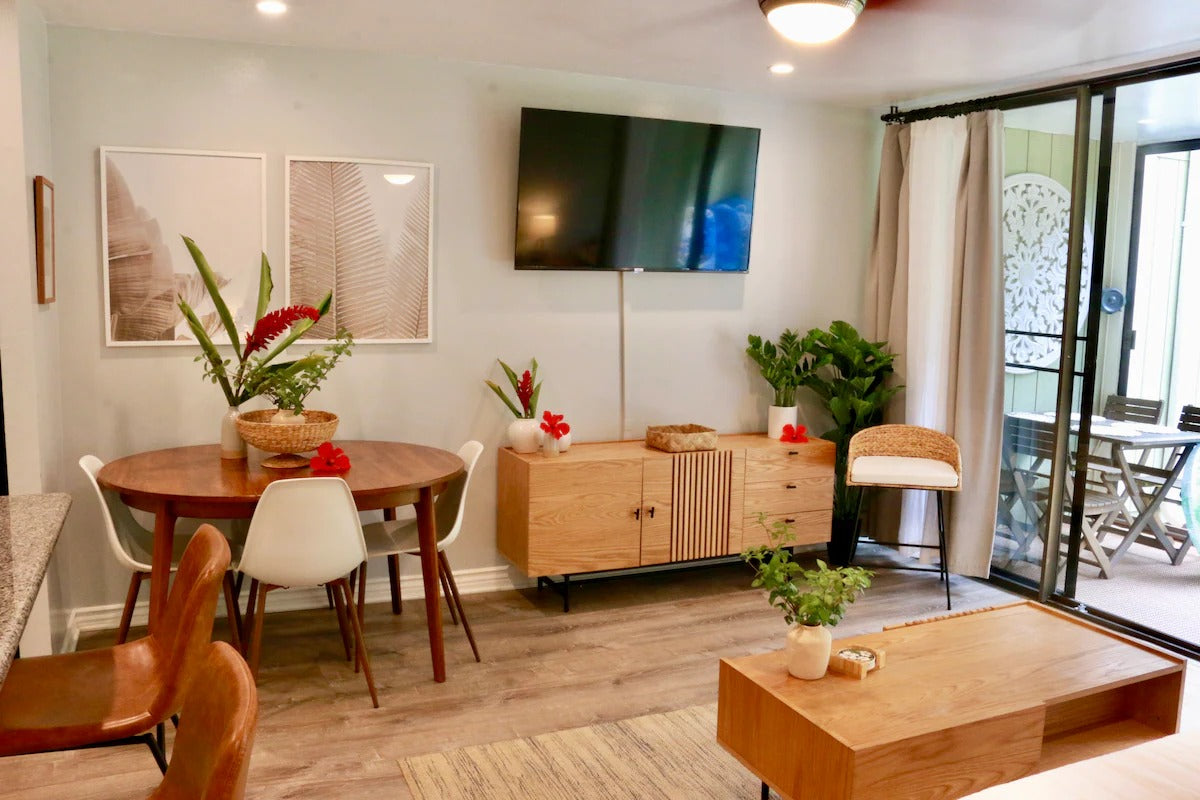 Turtle Bay Bungalow- Parking, AC & Walk to Beach