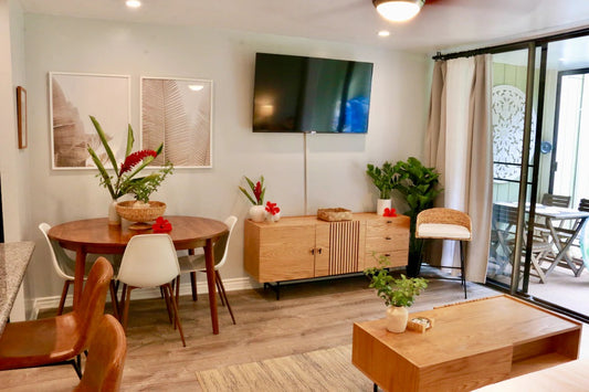Turtle Bay Bungalow- Parking, AC & Walk to Beach