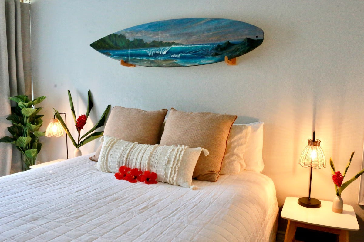 Turtle Bay Bungalow- Parking, AC & Walk to Beach